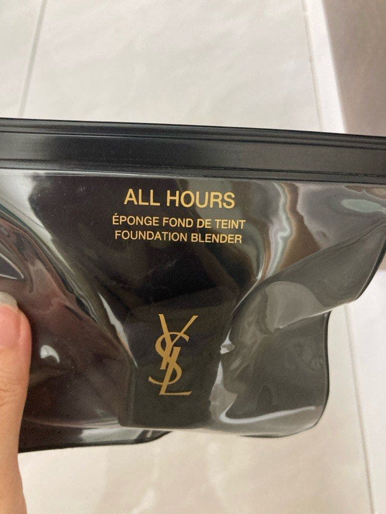 YSL All Hours Eponge Fond De Teint Foundation Blender - Rozalinda