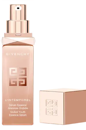 A rosy drop absorbed by the skin right upon application for an ultimate sensation of freshness and softness. This concentrate helps provide the skin with efficient global age-defying performance. The signs of aging appear diminished while volume and tone are revitalized with a visible more bouncy and firming benefit. The complexion blooms with a luminous and youthful glow.